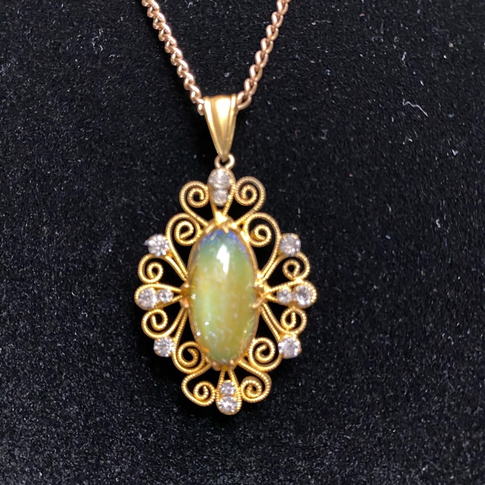 VINTAGE OPAL GLASS GOLD FILLED PENDANT AND CHAIN